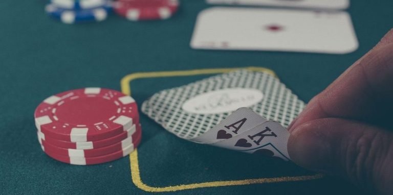 Pengguna menikmati aplikasi mobile racik189 dengan tampilan modern dan mudah digunakan